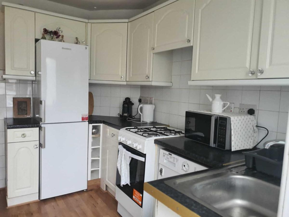 Grey Double Bedroom London Exterior photo